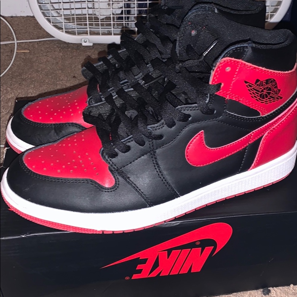 Jordan Banned 1s
